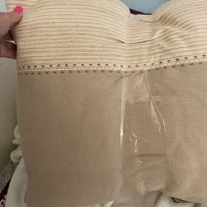 Set of two 18 x 18 throw pillows new